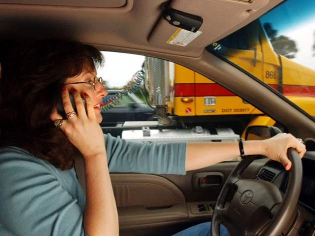 cellphone-driving1 cellphone-driving1